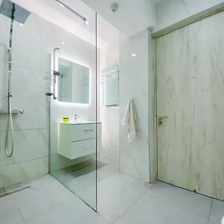 Phaedrus Living: Plateia