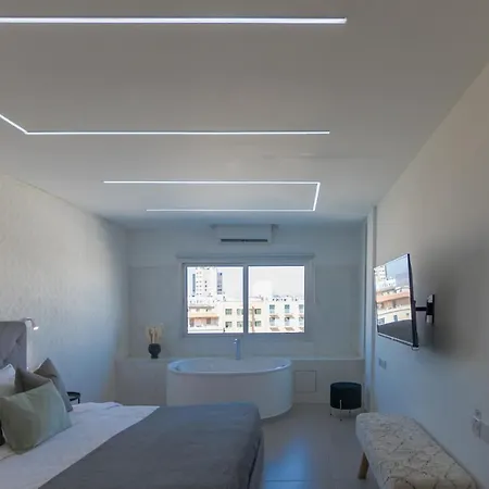 Phaedrus Living: Plateia *